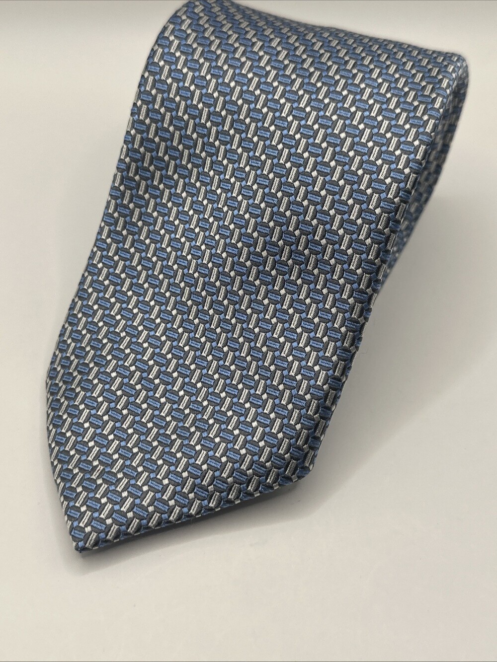 NWT David Donahue Blue Geometric Necktie Tie Silk Italy USA Medallion Blue Woven - Picture 1 of 9